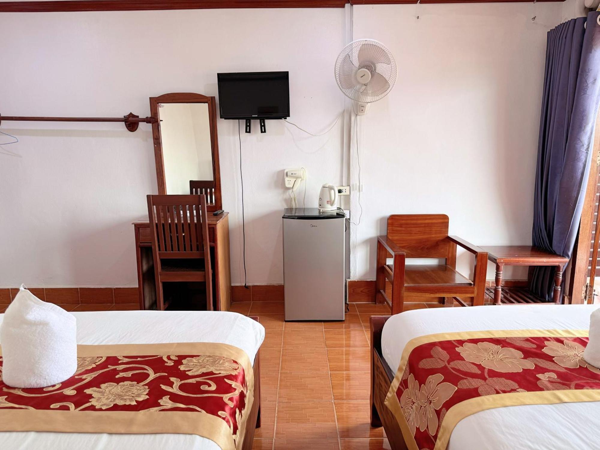 Vangvieng Sisavang Mountain View Hotel Vang Vieng Exteriör bild